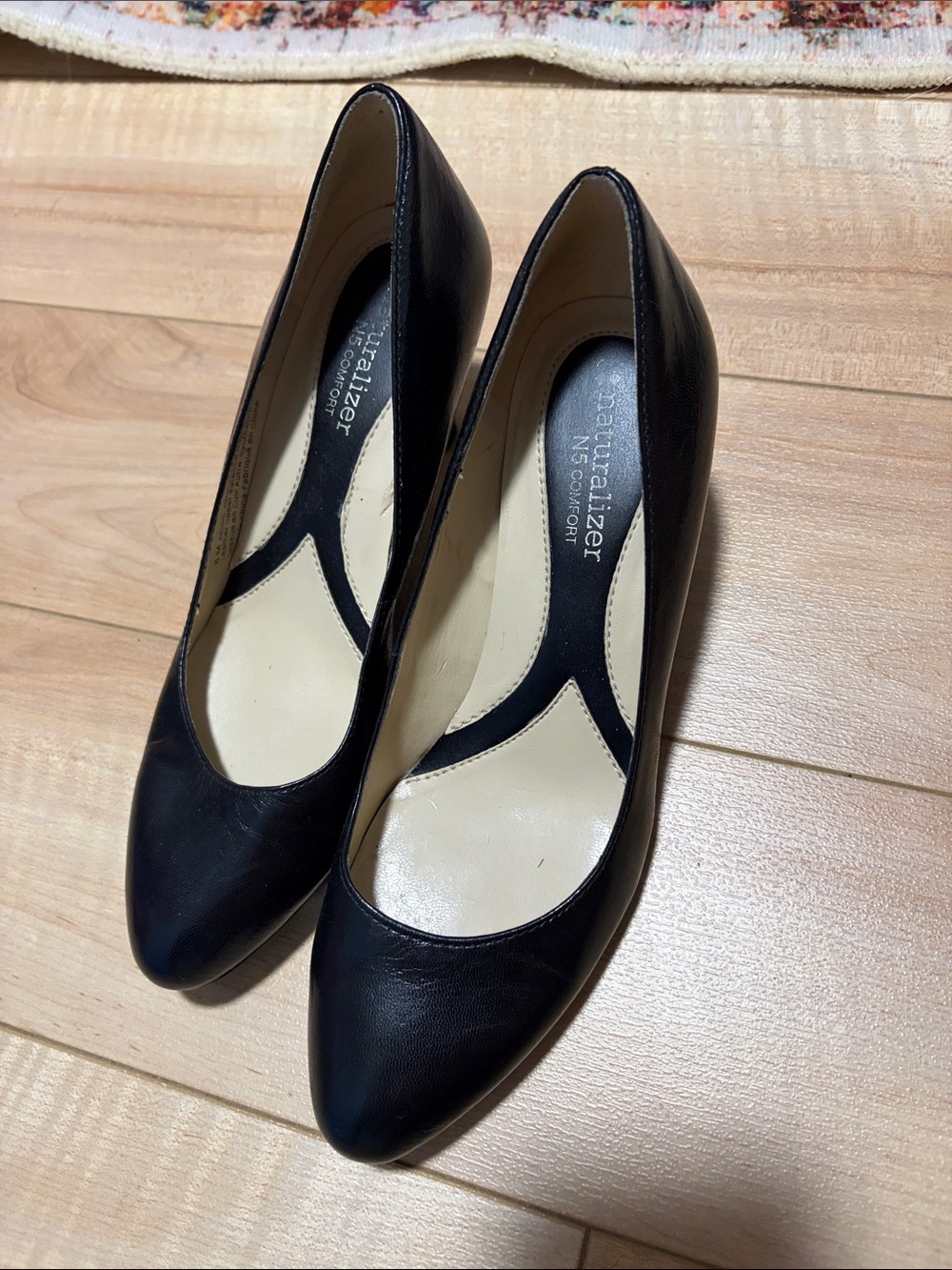 Naturalizer Black Leather Pointed Toe Pumps - Classic Work Heels